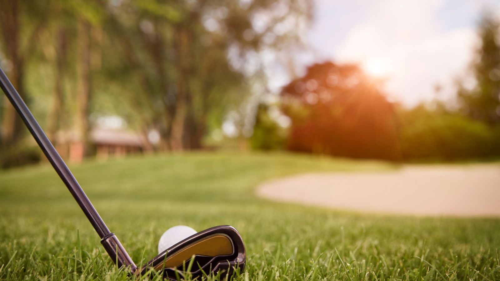 Tại sao điều kiện thời tiết lại đóng vai trò quan trọng trong một trận đấu golf?